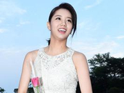 《1988》惠利亮相百想红毯 白裙温婉露肩