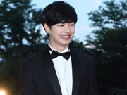 《学校》陆星材亮相百想 戴耳钉帅气不羁