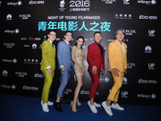 小冉君亮相“奥特曼之夜” 丸子头娇俏