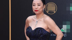 黄绮珊低胸礼服优雅亮相金曲