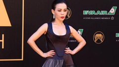 彭佳慧黑色礼服携儿子现身