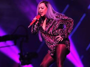 27届金曲奖现场 阿妹黑丝热裤狂野献唱