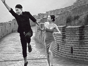 甜蜜晒爱！朱孝天韩雯雯十指紧扣游长城