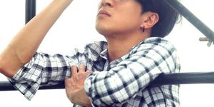 薛之谦荐厕所录歌 乐于做网红