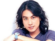 朱孝天夫妇大片秀恩爱 复古宫廷风爱意满