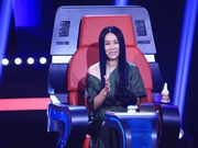 那英露肩装似少女 频遭李咏调侃显娇羞