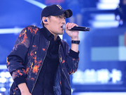 《新歌声》刘文天晋级 钢中带柔捍卫摇滚