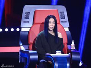 《新歌声》那英哈林PK 成龙经典成神曲