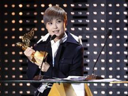详讯：李宇春获亚洲新歌榜年度最佳女歌手