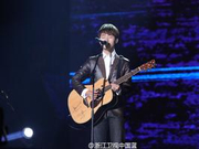 《新歌声》蒋敦豪爆冷夺冠 汪峰首带冠军