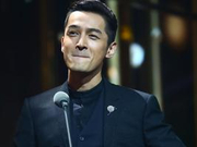 组图：金鹰奖众星云集 胡歌上台变表情帝