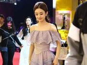 金鹰节赵丽颖庆生获赠“包山”:我挺喜欢!