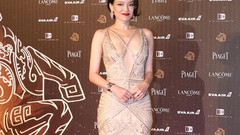 舒淇深V裙亮相胸前布料遮不住