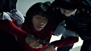 任素汐穿囚服戴手铐