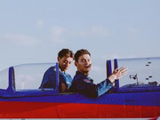 飞上天！黄子韬孙杨坐机舱满脸笑超兴奋