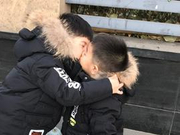 爱弟狂魔！安吉对小鱼儿一言不合就亲亲