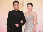 黎耀祥李施嬅携手亮相 施嬅低胸装美艳