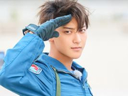 黄子韬暖心安慰佟丽娅 驾歼-11B冲上云霄