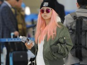 何洁曝离婚后首现身 沉默不回应媒体追问