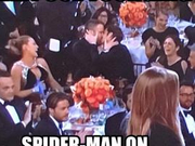 死侍热吻蜘蛛侠 瑞恩·雷诺兹爱妻笑开花