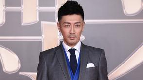 张鲁一西装大气稳重