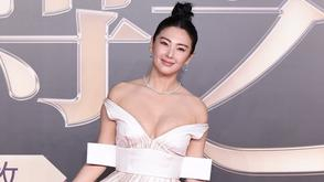 张雨绮性感秀半球