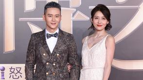 贾青秀美背黄明绅士