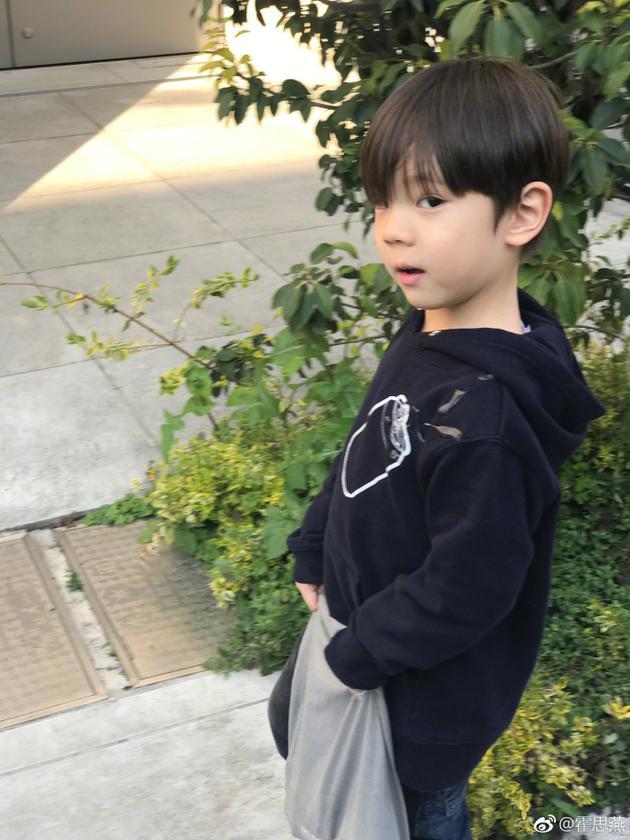 霍思燕晒嗯哼帅照 网友喊话”婆婆,给我留着”