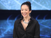 组图：章子怡颁最佳女主优雅端庄 自曝和大女儿后台趣事