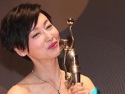 惠英红再拿最佳女主 第三次封金像奖影后