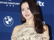 组图：孙艺珍亮相百想红毯 曼妙长裙显身材