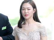 组图：韩艺璃亮相百想红毯 笑容甜美展现曼妙身材