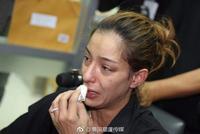 组图:泰女星醉酒闹事被拘 现场痛哭流涕模样狰狞