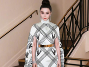 组图：范冰冰玩转中国风 格纹长裙端庄大气