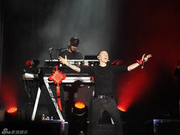 林肯公园主唱自杀身亡年仅41岁 众星发文悼念