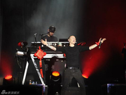 组图：回忆杀！林肯主唱自杀身亡 2015年曾在北京开唱