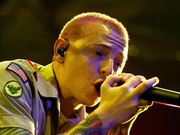 查斯特-贝宁顿上吊自杀 带走一代人的摇滚青春