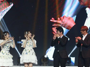 组图：AKB48获最佳团体荣誉 和罗志祥郎朗互教舞蹈笑翻全场