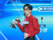 组图：薛之谦获亚洲新歌榜2017年度最佳专辑荣誉