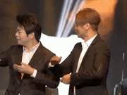 AKB48教罗志祥郎朗跳舞 四人齐“捏饭团”超可爱