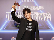 组图：迪玛希亚洲新歌榜实力斩获“最佳海外艺人”