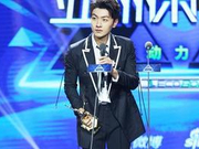 王青宠粉无度 实力跨界斩获大奖