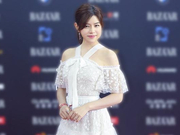 组图：陈妍希温婉现身芭莎慈善夜 捐款70万为爱加速