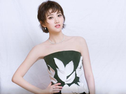 组图：真肤白貌美！景甜芭莎慈善夜肤白胜雪耳目一新