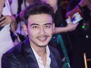 组图：杨烁高难度俯卧撑助力慈善 坦言计划为家乡植树