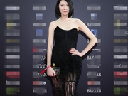 组图：陈丽娜助阵芭莎明星慈善夜 透视鱼尾裙尽展身材