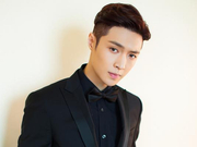 组图：公益不停步 张艺兴芭莎慈善夜为爱而歌