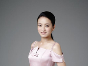 组图：游乔轩腰围太瘦礼服需修改 想穿球鞋走金钟红毯