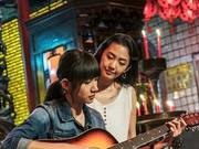 太拼！李千娜拍《通灵少女》指弹吉他到手指流血