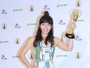 组图：李千娜金钟战袍引期待 蔡凡熙内裤照落临演手上